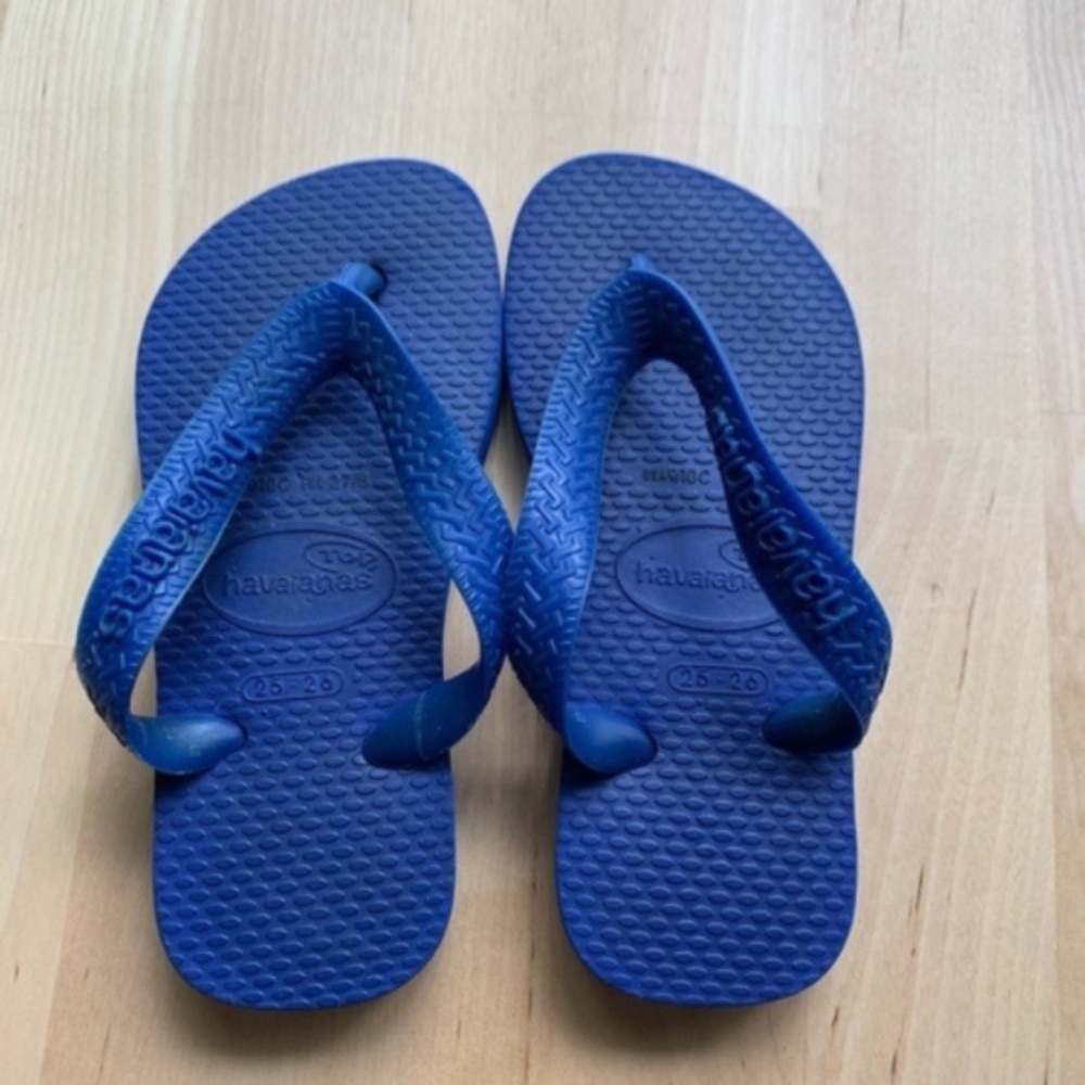 Havaianas kids marine blue flip flops, size 9/10